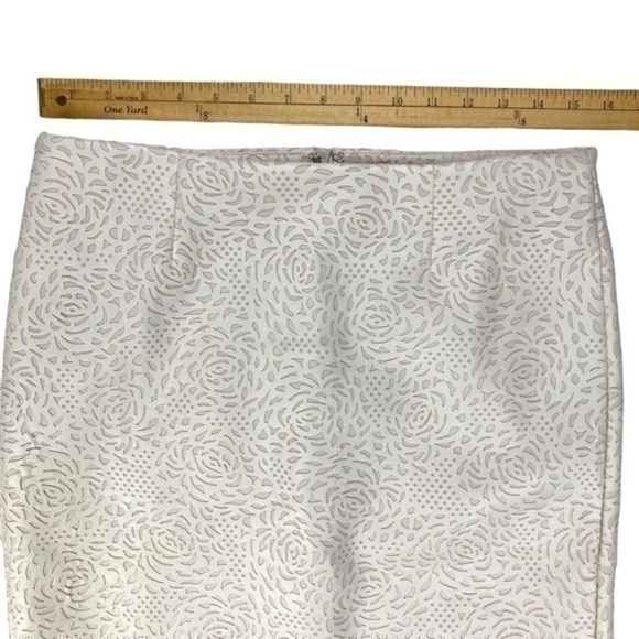 Catherine Malandrino Skirt Womens 8 Ivory White 3D Floral Laser Cut Pencil Midi - Picture 6 of 10